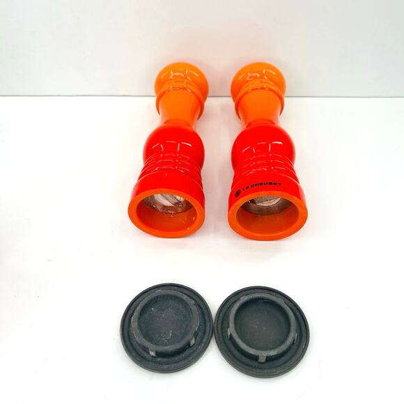 Le Creuset Salt and Pepper Mill set - Picture 2 of 8